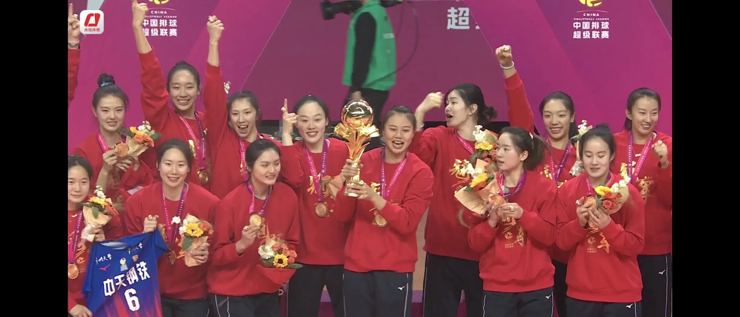 中国女排回归回归闪耀表现，国乒球迷集体呐喊的简单介绍